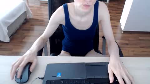 lunavibe_ online show from June 2026 12:07:02 PM