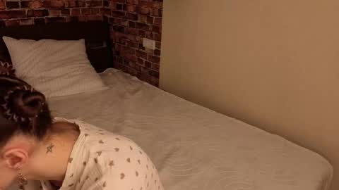 Snapshot of lunawisp chatting on February 2026 02:10:01 AM Kira online show from February 2026 02:10:01 AM