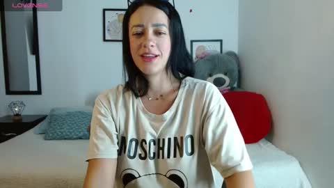 lunayois02 online show from October 2025 01:58:02 AM