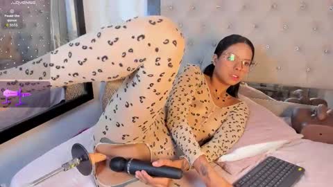 lunna__tylor online show from October 2025 03:36:02 AM