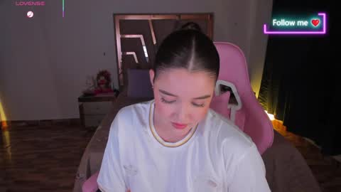 Snapshot of lunna_roosee chatting on March 2026 04:18:01 AM LUNA ROSE online show from March 2026 04:18:01 AM