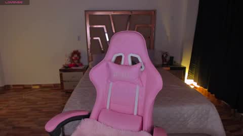 Snapshot of lunna_roosee chatting on April 2026 03:07:01 AM LUNA ROSE online show from April 2026 03:07:01 AM