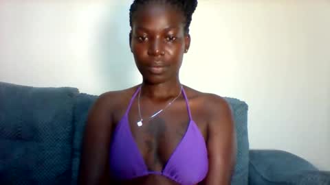 luo_queen online show from April 2026 05:18:02 AM