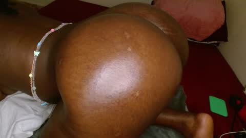 Snapshot of lustrouschoco chatting on February 2026 12:40:02 AM lustrous-choco online show from February 2026 12:40:02 AM