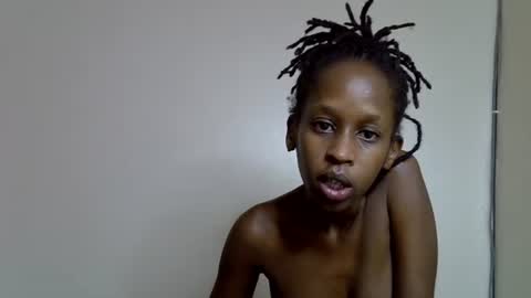 lutino_lovebirds online show from April 2026 07:33:02 PM