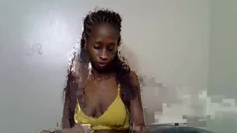 lutino_lovebirds online show from May 2026 08:16:02 PM