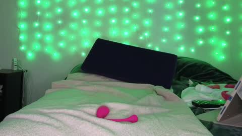 Snapshot of luvely_gurl chatting on February 2025 05:43:02 PM Shauna online show from February 2025 05:43:02 PM