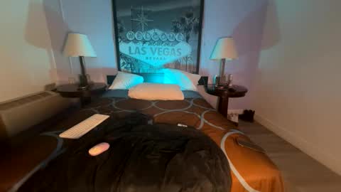luvvlee online show from April 2026 05:00:02 AM