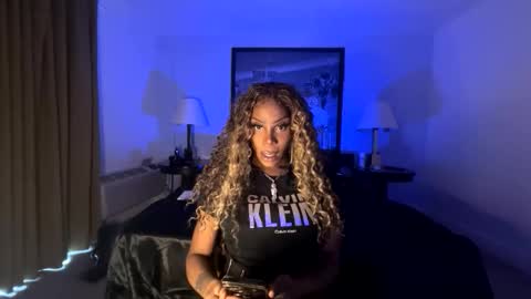 luvvlee online show from May 2026 10:47:02 PM