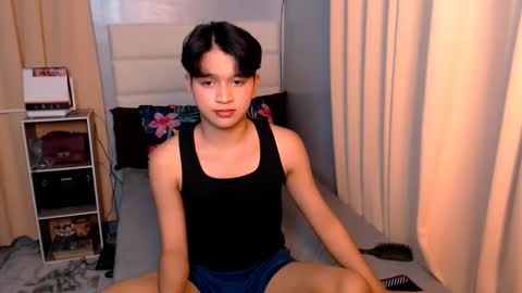 Snapshot of lux_white chatting on February 2025 08:41:01 PM queen lux online show from February 2025 08:41:01 PM