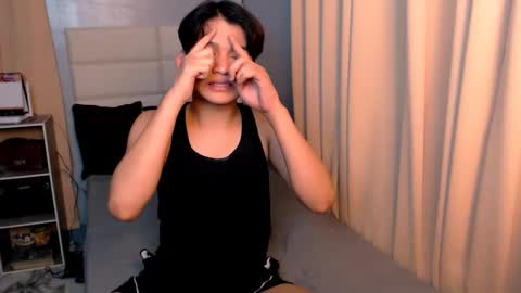 Snapshot of lux_white chatting on March 2025 05:22:02 PM queen lux online show from March 2025 05:22:02 PM