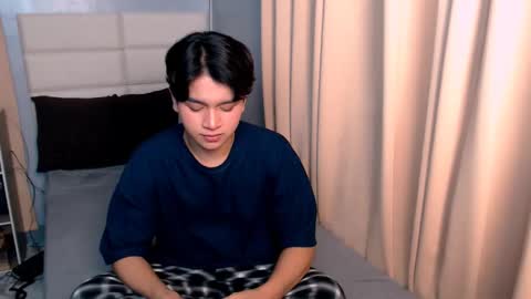 Snapshot of lux_white chatting on March 2025 05:54:01 PM queen lux online show from March 2025 05:54:01 PM