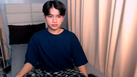 Snapshot of lux_white chatting on March 2025 08:57:01 PM queen lux online show from March 2025 08:57:01 PM