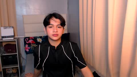 Snapshot of lux_white chatting on March 2025 06:08:02 PM queen lux online show from March 2025 06:08:02 PM