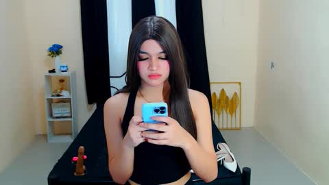 Snapshot of lux_white chatting on September 2025 01:30:01 AM queen lux online show from September 2025 01:30:01 AM