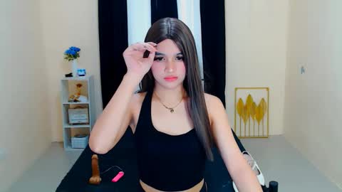 Snapshot of lux_white chatting on September 2025 02:15:02 AM queen lux online show from September 2025 02:15:02 AM