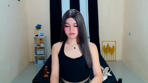 Snapshot of lux_white chatting on September 2025 12:47:02 AM queen lux online show from September 2025 12:47:02 AM