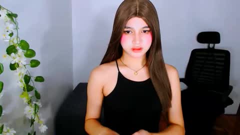 Snapshot of lux_white chatting on November 2025 08:14:02 AM queen lux online show from November 2025 08:14:02 AM