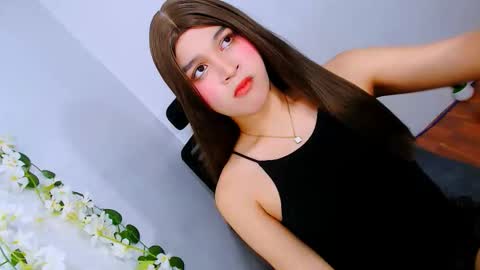 Snapshot of lux_white chatting on November 2025 02:33:02 AM queen lux online show from November 2025 02:33:02 AM