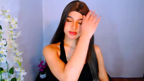 Snapshot of lux_white chatting on November 2025 12:49:01 PM queen lux online show from November 2025 12:49:01 PM