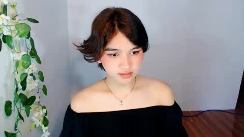 Snapshot of lux_white chatting on November 2025 02:59:01 AM queen lux online show from November 2025 02:59:01 AM