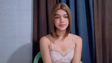 Snapshot of lux_white chatting on February 2026 03:54:01 PM queen lux online show from February 2026 03:54:01 PM