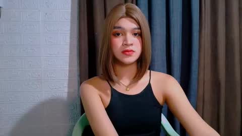 Snapshot of lux_white chatting on March 2026 01:00:02 AM queen lux online show from March 2026 01:00:02 AM