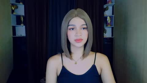 queen lux online show from May 2026 03:03:01 AM