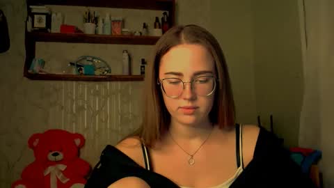 Snapshot of luxie_queen chatting on March 2026 09:21:02 PM Katie online show from March 2026 09:21:02 PM