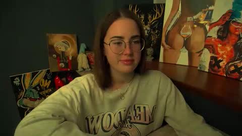 Snapshot of luxie_queen chatting on April 2026 02:30:01 PM Katie online show from April 2026 02:30:01 PM