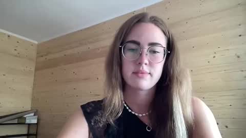 Snapshot of luxie_queen chatting on June 2026 10:58:02 AM Katie online show from June 2026 10:58:02 AM