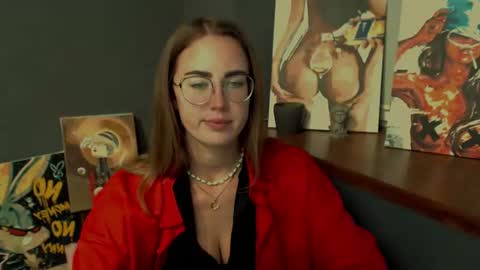 Snapshot of luxie_queen chatting on June 2026 01:54:02 PM Katie online show from June 2026 01:54:02 PM