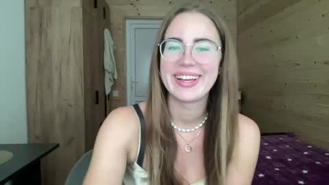 Snapshot of luxie_queen chatting on June 2026 07:34:01 AM Katie online show from June 2026 07:34:01 AM