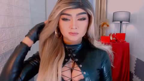 Snapshot of luxsasha chatting on September 2025 10:48:01 AM Sasha Blaire online show from September 2025 10:48:01 AM