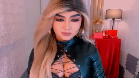 Snapshot of luxsasha chatting on September 2025 12:34:01 AM Sasha Blaire online show from September 2025 12:34:01 AM