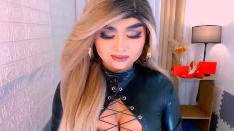 Snapshot of luxsasha chatting on October 2025 08:15:02 AM Sasha Blaire online show from October 2025 08:15:02 AM