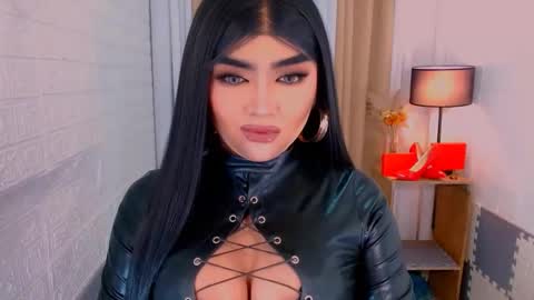 Snapshot of luxsasha chatting on October 2025 08:40:02 AM Sasha Blaire online show from October 2025 08:40:02 AM