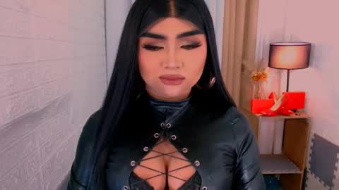 Snapshot of luxsasha chatting on October 2025 07:23:01 AM Sasha Blaire online show from October 2025 07:23:01 AM