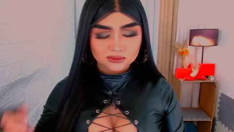 Snapshot of luxsasha chatting on November 2025 12:21:01 AM Sasha Blaire online show from November 2025 12:21:01 AM