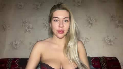 Snapshot of luxsonyastar chatting on December 2025 12:53:02 PM LuxSonyaStar online show from December 2025 12:53:02 PM