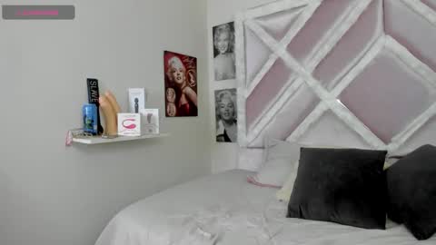 Snapshot of luxx_11 chatting on February 2026 12:09:01 PM Lux online show from February 2026 12:09:01 PM