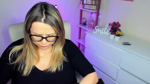 Snapshot of luxxx_diana chatting on February 2025 03:04:02 PM Diana online show from February 2025 03:04:02 PM