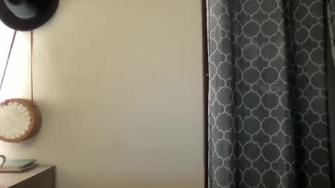 Snapshot of lylajades chatting on February 2025 11:04:02 PM Olivia online show from February 2025 11:04:02 PM