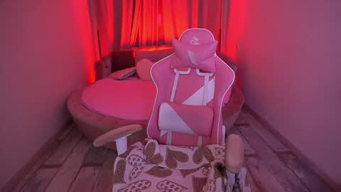 lylanimfa online show from September 2025 12:49:02 PM