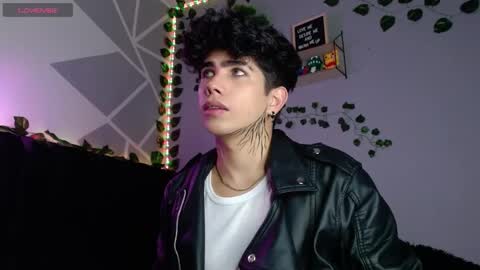 Lyle Bennett Freelance Model online show from December 2024 10:02:02 AM