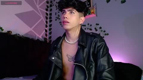 Lyle Bennett Freelance Model online show from December 2024 09:49:02 AM