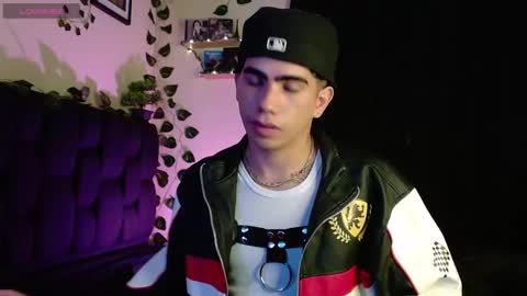 Lyle Bennett Freelance Model online show from February 2025 02:04:01 PM