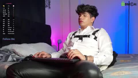 Lyle Bennett Freelance Model online show from October 2025 10:54:02 AM