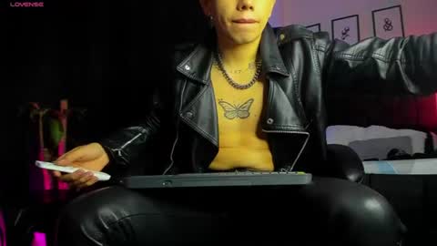 Lyle Bennett Freelance Model online show from July 2026 12:03:01 PM