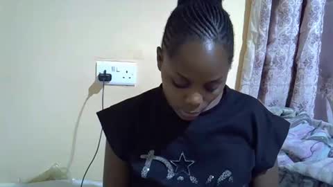 lyn_anna online show from October 2025 07:22:01 PM